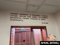 Смотритель гарнизонного музея Виктор Приступа