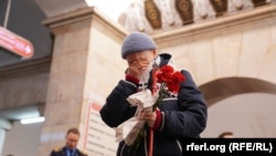 Жители Петербурга на месте террористической атаки в метро