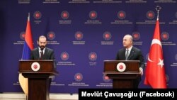 Ararat Mirzoyan və Mevlüt Cavuşoglu Ankarada birgə mətbuat konfransında