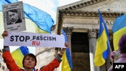 Во время акции против российского вторжения в Украину в центре Рима, 25 апреля 2023 года