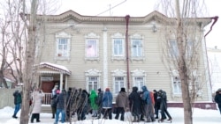 Жители памятников деревянного зодчества в центре Томска на встрече с мэром