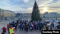 Митинг в Хельсинки против закрытия границ с Россией