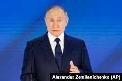 Ресей президенті Владимир Путин халқына жолдау арнап тұр. Мәскеу, 12 сәуір 2021 жыл.