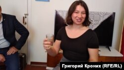 Карина Ляникова рассказывает о теории любви, как "стакана воды"