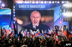 Владимир Путин выступает на митинге на Красной площади 30 сентября 2022 года