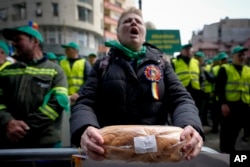 Протест фермеров перед Представительством Европейской комиссии в Бухаресте, Румыния, 7 апреля 2023 года