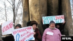 Баспана проблемасына қатысты өткен наразылық митингі. Алматы, 12 қаңтар 2009 ж.