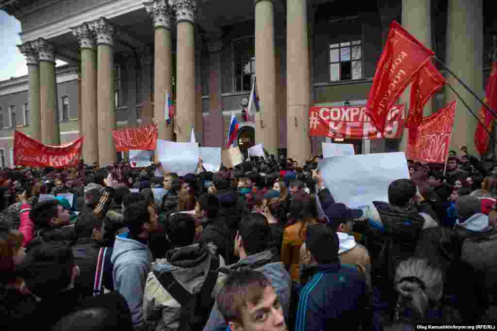 &laquo;Мы решили проводить эту акцию снова и снова, пока власти нас не услышат&raquo;, &ndash; заявляют студенты.