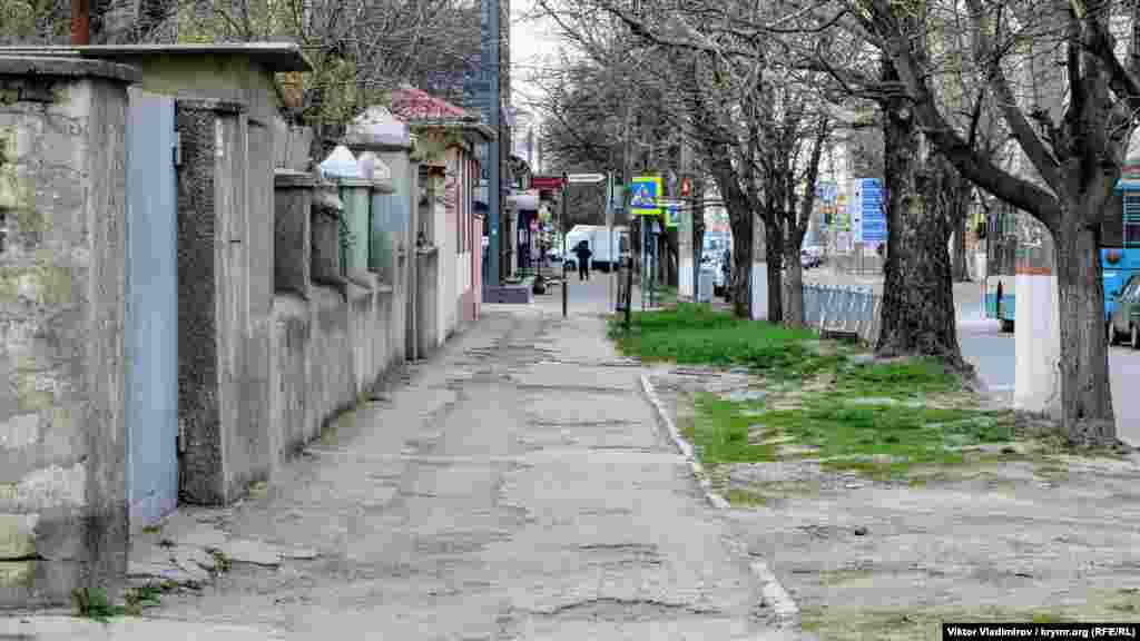 В выходные дни на улице очень мало людей