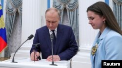 Владимир Путин и фигуристка Камила Валиева