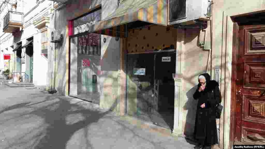 Azerbaijan - closed shops in Baku