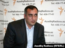 Şərif Ağayar Azadlıq Radiosunun Bakı studiyasında